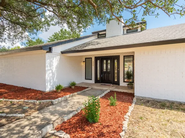 228 Overcrest Dr, Benbrook, TX 76126