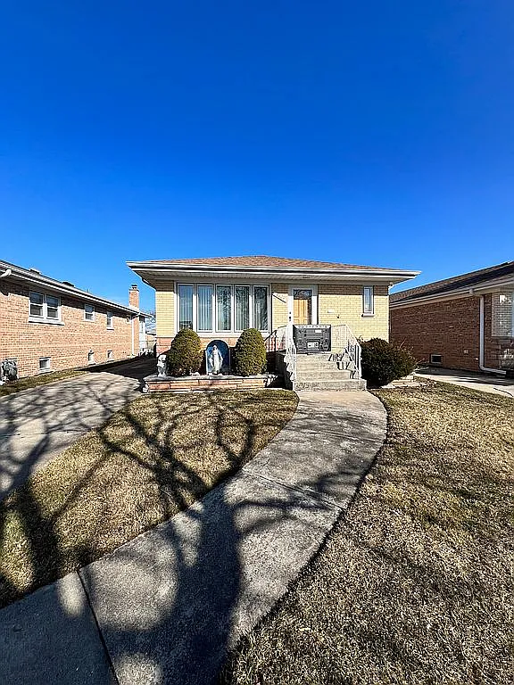 8664 W Ainslie St photo 1