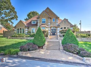 26 W Razorback Rd, Rogers, AR 72758