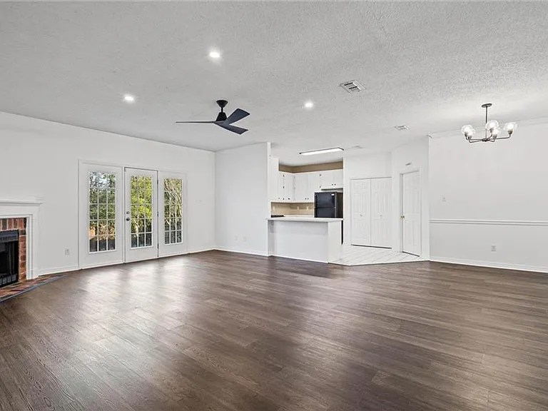 1263 Smithfield Rd E — Photo 5