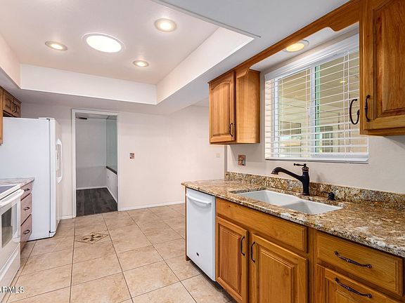 5th image of 10614 W Roundelay Cir
