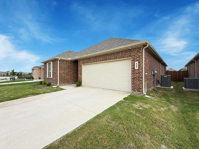524 Hackney Dr — Photo 2