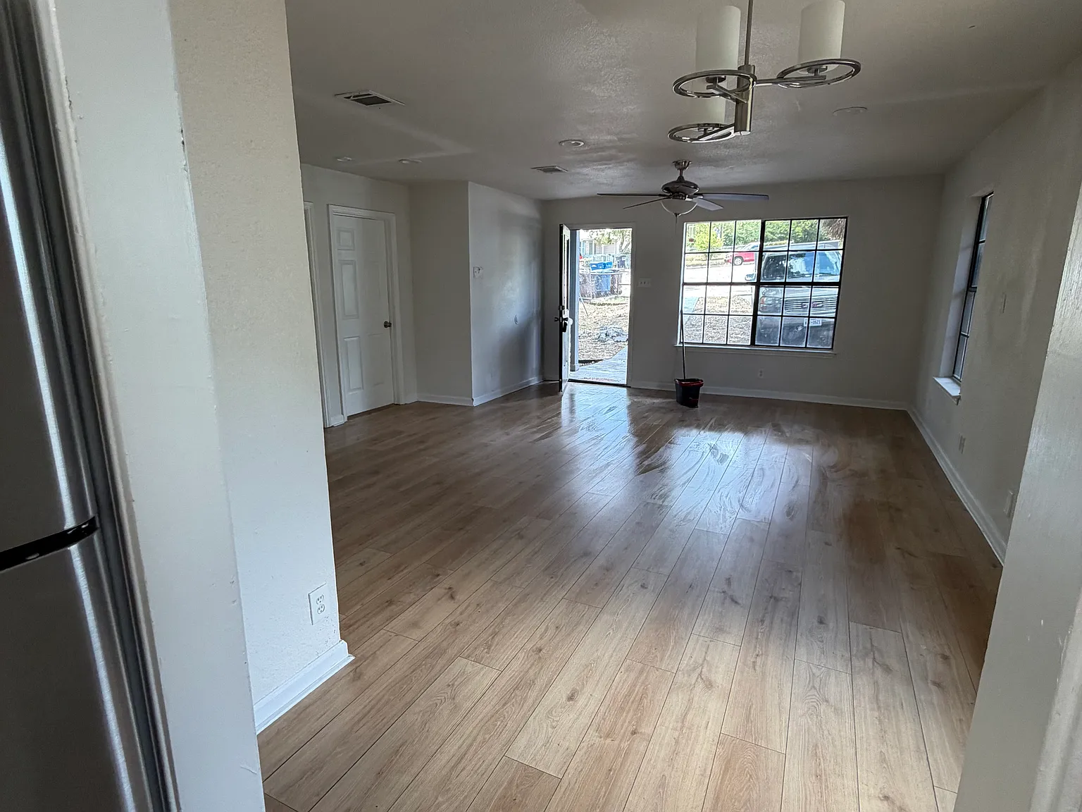 3 bed, 1074 sqft, $1,400 — Photo 4