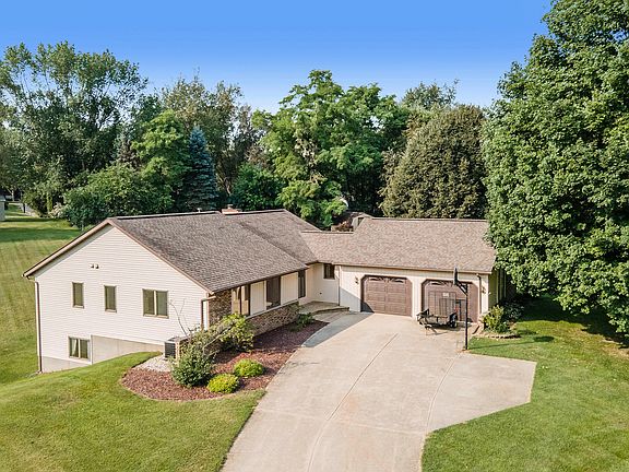 2nd image of 1584 Woodlea Dr