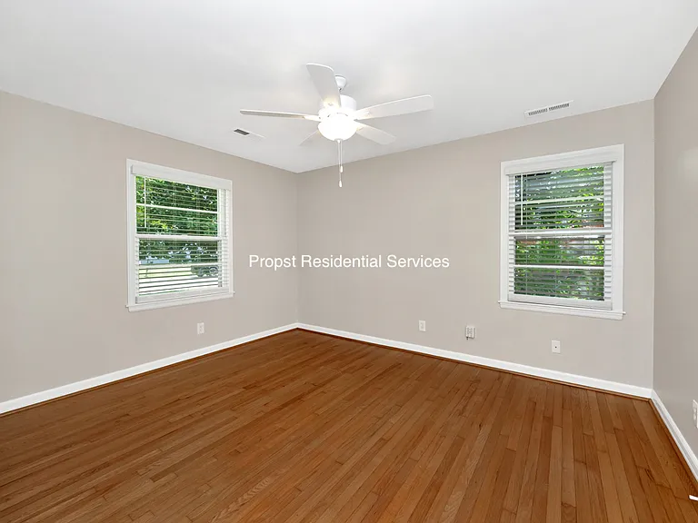 823 Stanhope Dr NE — Photo 22