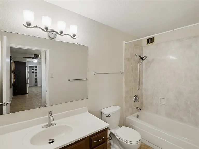 1306 W 12th St — Photo 15