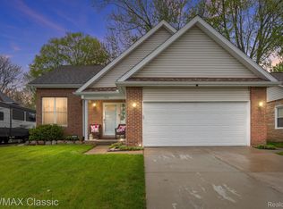 134 Cherryland St, Auburn Hills, MI 48326