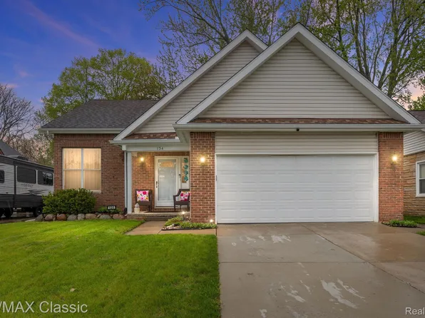 134 Cherryland St, Auburn Hills, MI 48326