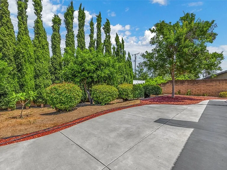 4068 Jeffrey Dr — Photo 16