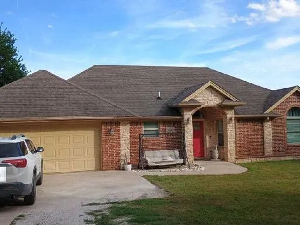 1305 Spanish Moss Dr, Granbury, TX 76048