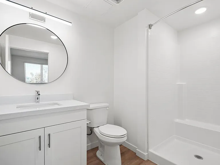 14541 Gilmore St Apartments — Photo 43