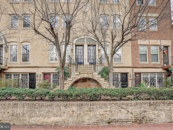 218 3rd St NE APT A, Washington, DC 20002