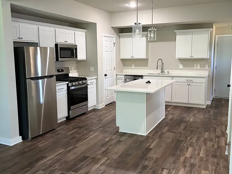 1324 S Main St — Photo 3