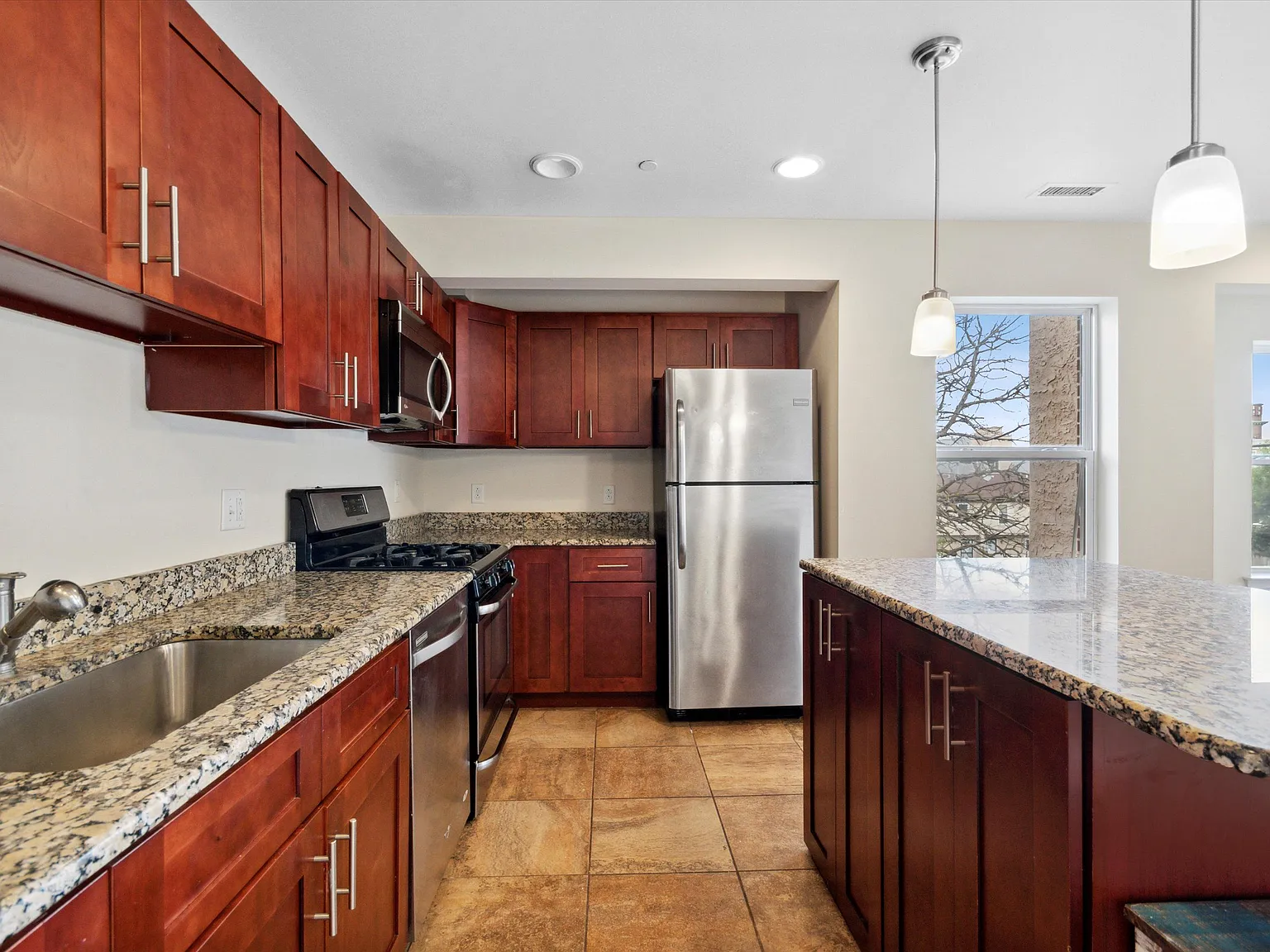 5 bed, 1715 sqft, $1,500 — Photo 1