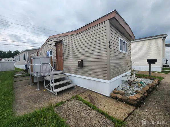 44 Coke Ave, Avenel, NJ 07001