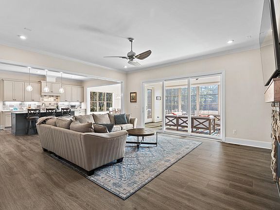 4th image of 2114 Arborwood Dr