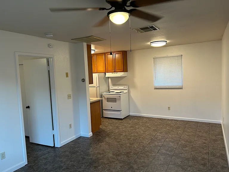 208 N H St #3 — Photo 3
