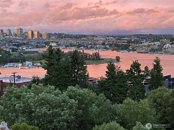 2400 Aurora Avenue N #202, Seattle, WA 98109