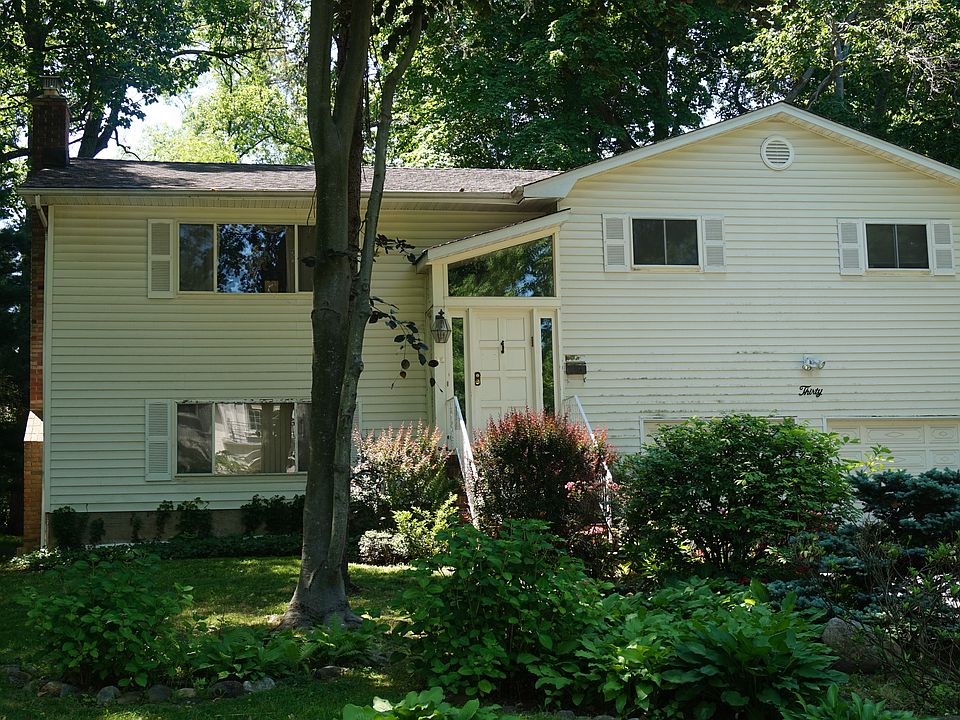 1st image of 30 Hutchinson Ct