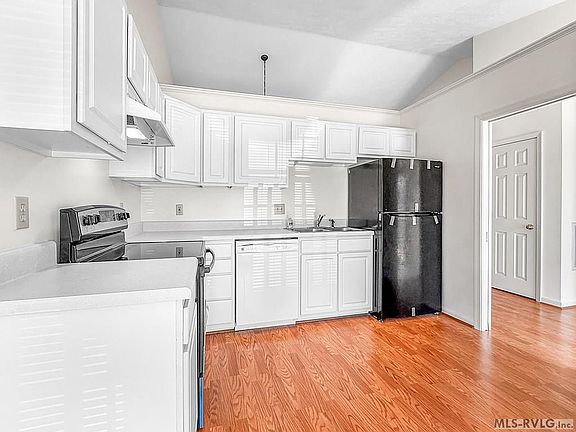 2nd image of 819 Lees Ct