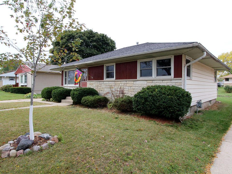1st image of 2823 S 102nd St