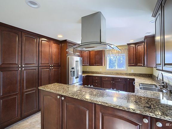 3rd image of 4715 S 158th St