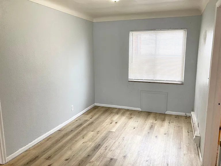 1372 N Cove Blvd #2 — Photo 5
