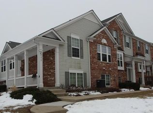 2711 Neubauer Cir, Lindenhurst, IL 60046