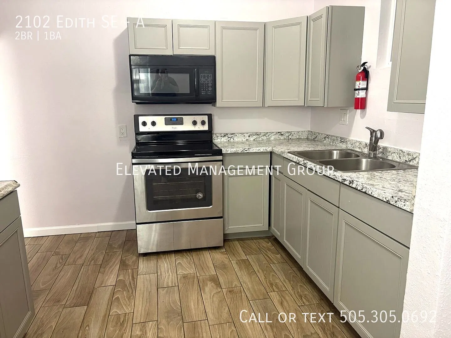 2102 Edith Blvd NE — Photo 2