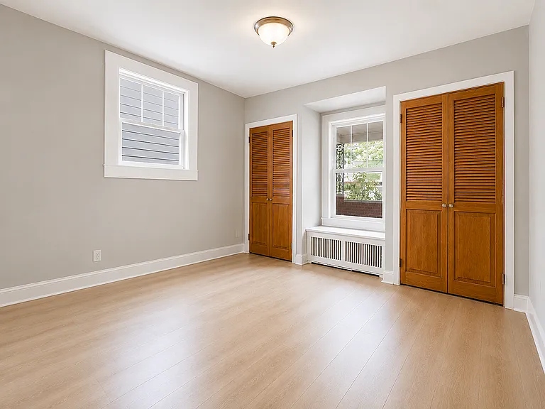 1058 S Sheffield Ave — Photo 10
