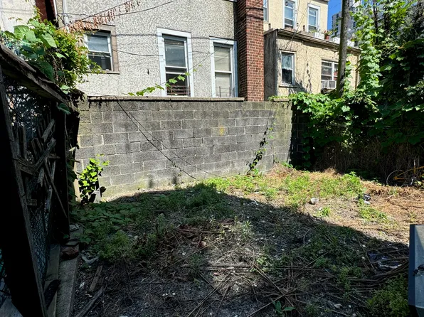 2867 West 17th Street image 4 of 11