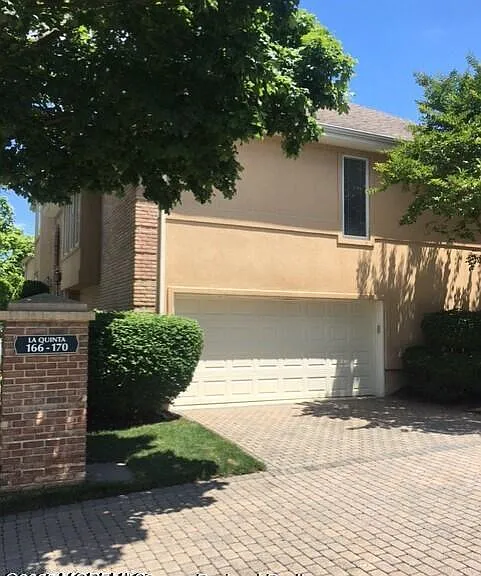 166 La Quinta Ct — Photo 2