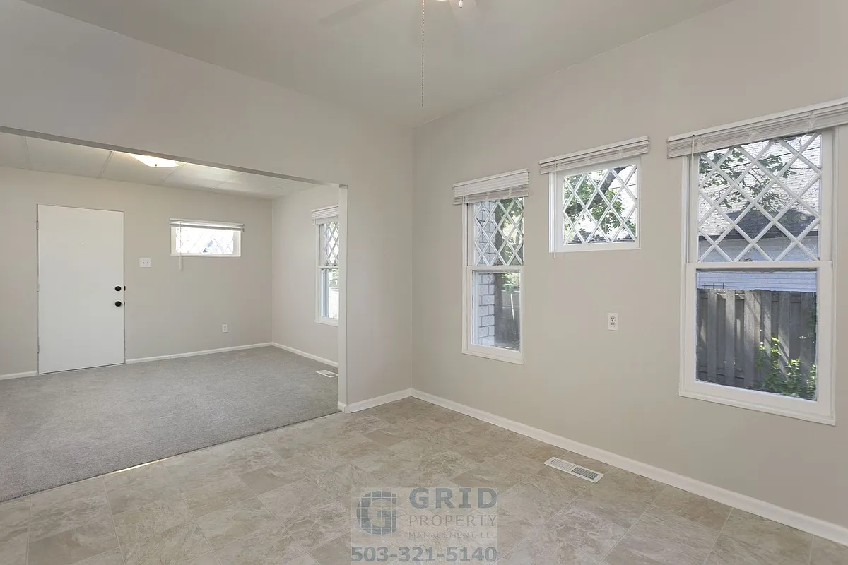 Building Photo - 6827 SE Mitchell Ct