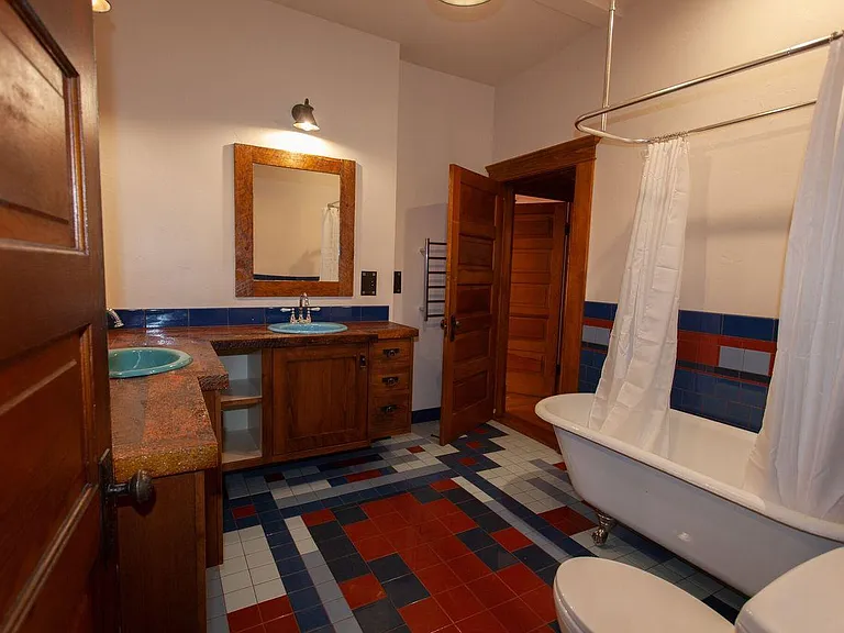 Upstairs bathroom 1