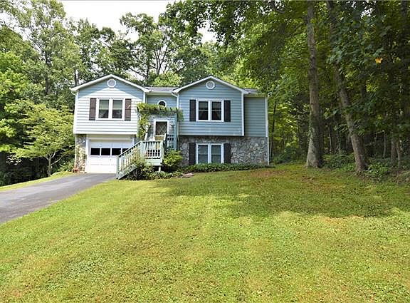 2nd image of 3068 Village Dr