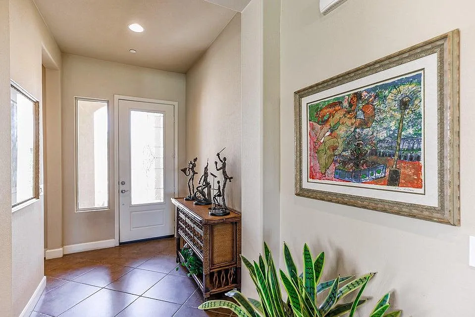 3 bed, 2433 sqft, $6,000 — Photo 3