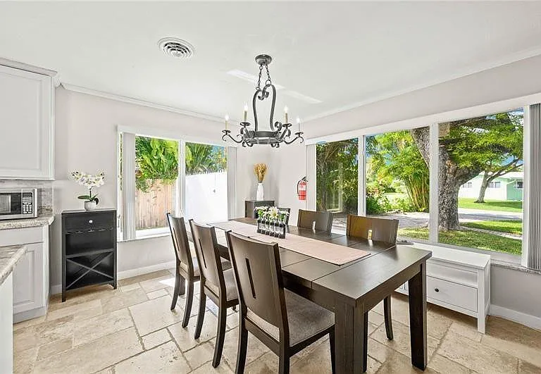 332 NW 26th Ct — Photo 30