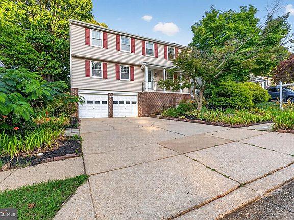 2nd image of 935 Marine Dr