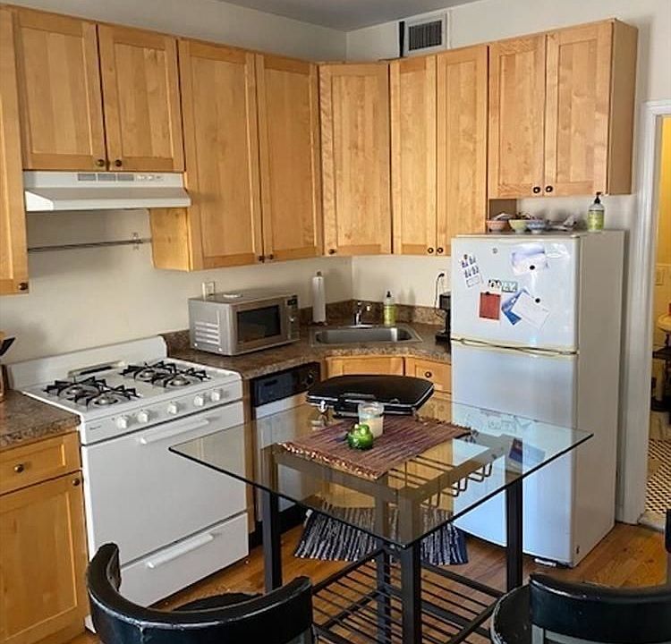 1st image of 190 Meserole St APT 8