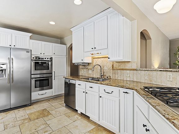 4th image of 1056 E Elgin Ave