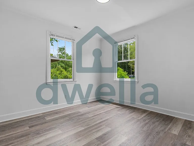 451 Loring Dr — Photo 13