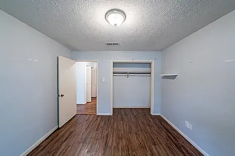 10503 Greencreek Dr — Photo 9