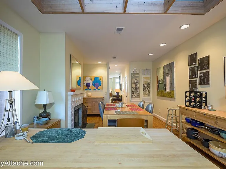 224 E St NE — Photo 12