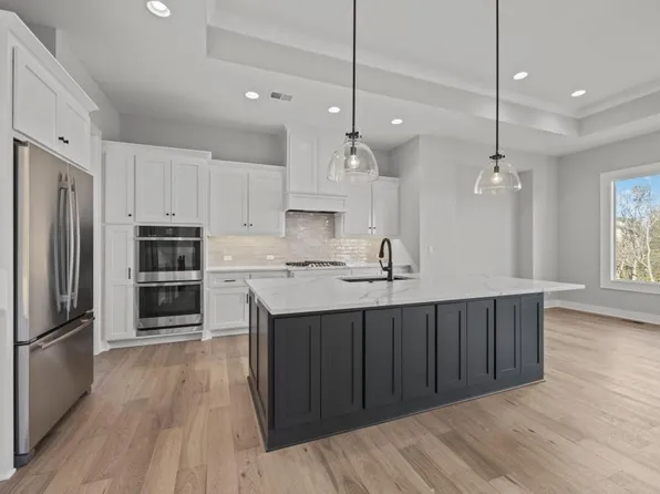 4418 W 136th Ter, Leawood, KS 66224