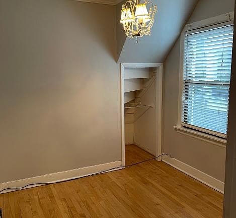 4th image of 5656 N Melvina Ave #1
