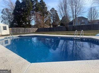 102 Stone Mill Dr, Warner Robins, GA 31088