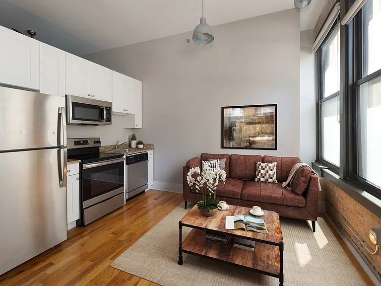 180 W. Adams — Photo 11