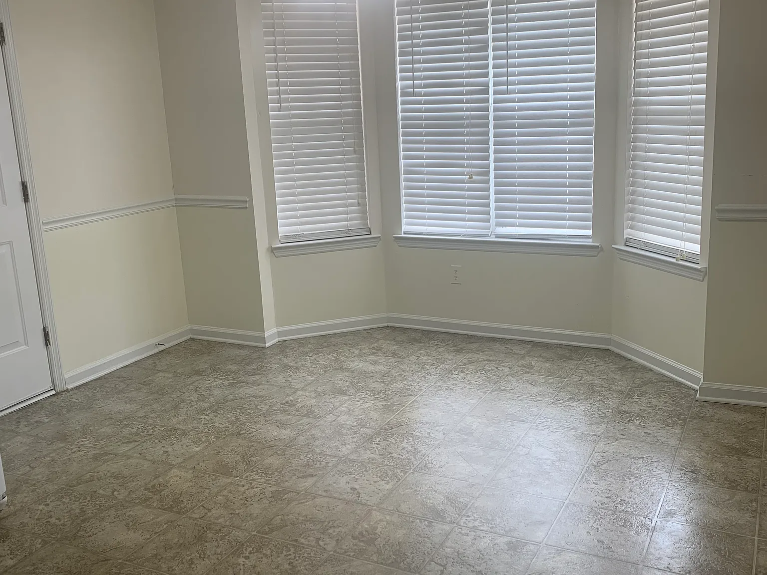 3 bed, 1142 sqft, $1,625 — Photo 3
