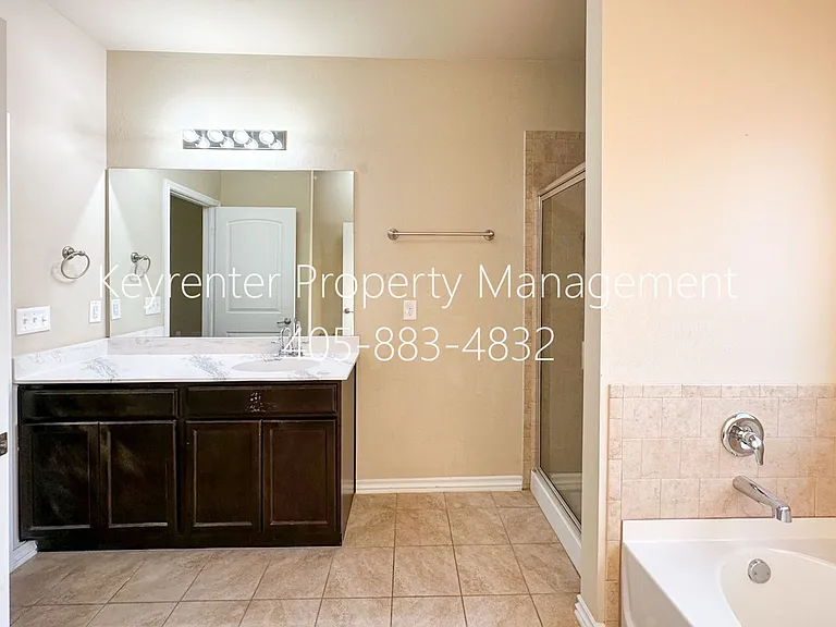 2409 Rosa Cir — Photo 15
