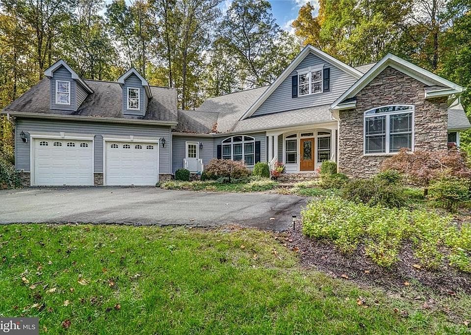 1st image of 1360 Lake Forest Dr